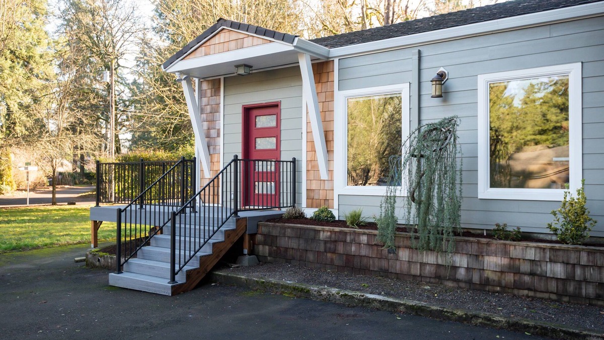 Oak Grove House | Remodeled Guesthouse with separate Riverfront Patio and dock+river access