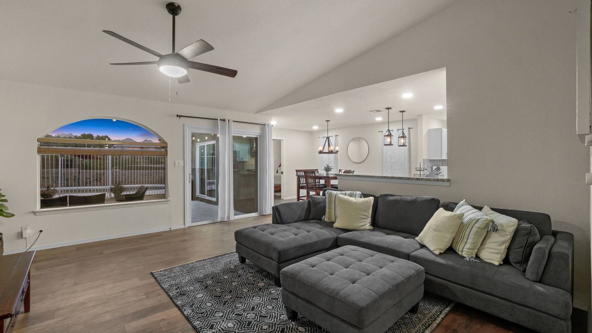 Las Cruces House | Remodeled home w/pool and centrally located!