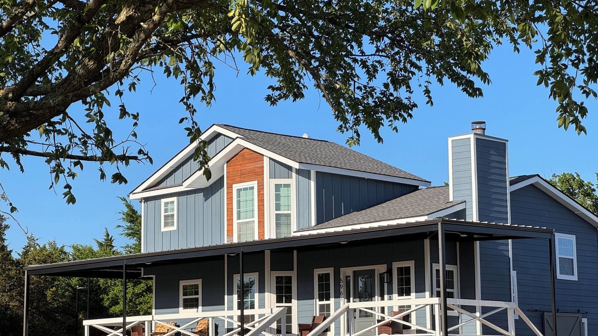Whitesboro House | Remodeled house, 15 min. to Lake Texoma- pickleball and sand volleyball courts.