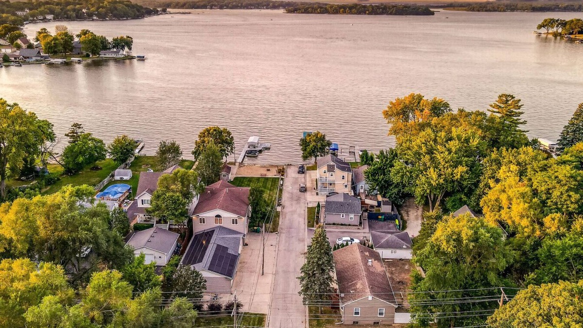 Fox Lake Apartment | Remodeled Monthly and Seasonal Rental in Fox Lake with Lakeview and Mineola Bay Access