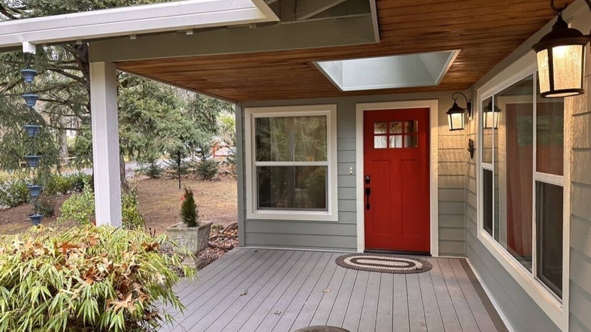 Mount Park House | Remodeled one level w/yard , heart of lake oswego