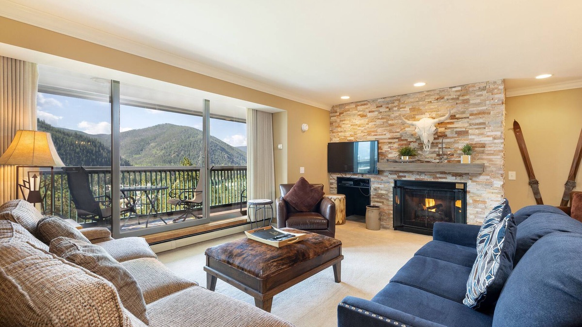 Keystone Condo | Remodeled Penthouse/On Shuttle Route to the Slopes/Shared Hot Tub