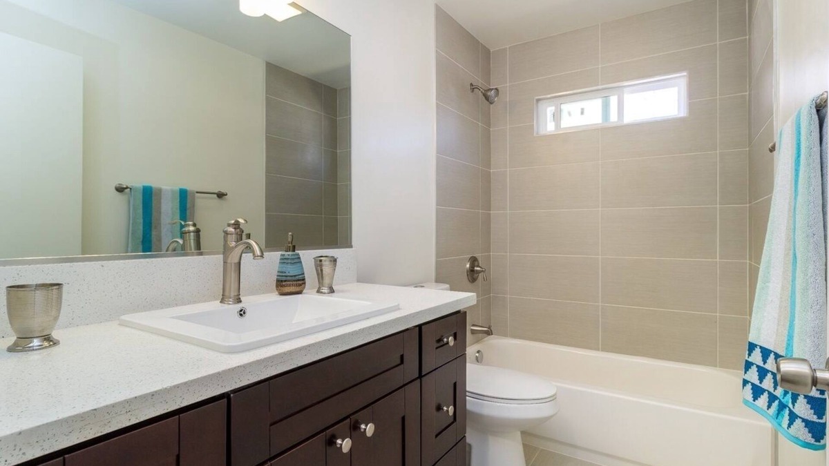 Stockton House | Remodeled Private 3BD, Hot Tub Woof Woof and Parking
