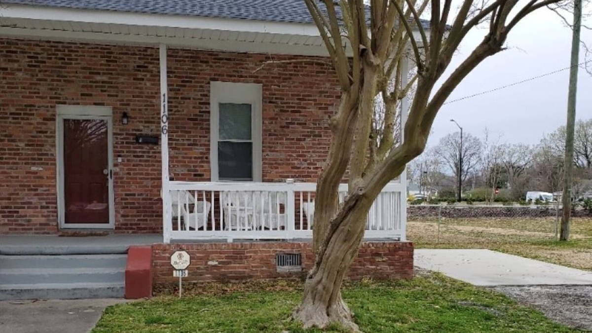Greenville Apartment | Remodeled Vintage Duplex near ECU & Hospital