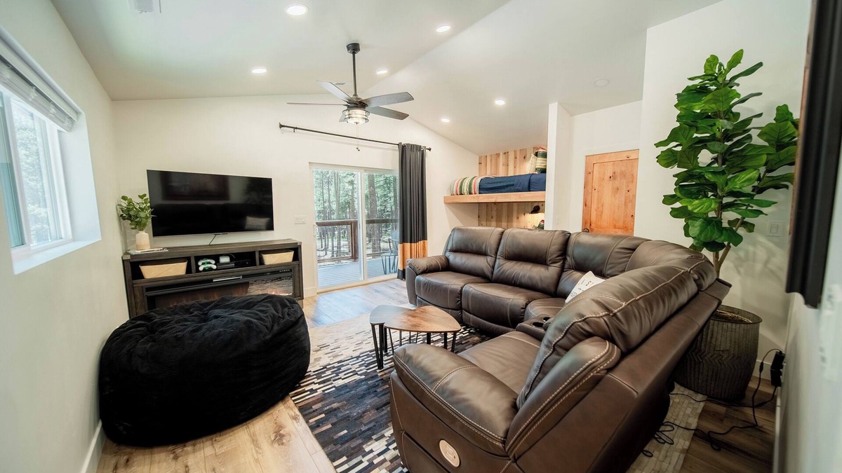 Flagstaff House | Remote 2-bedroom house in beautiful Flagstaff with AC