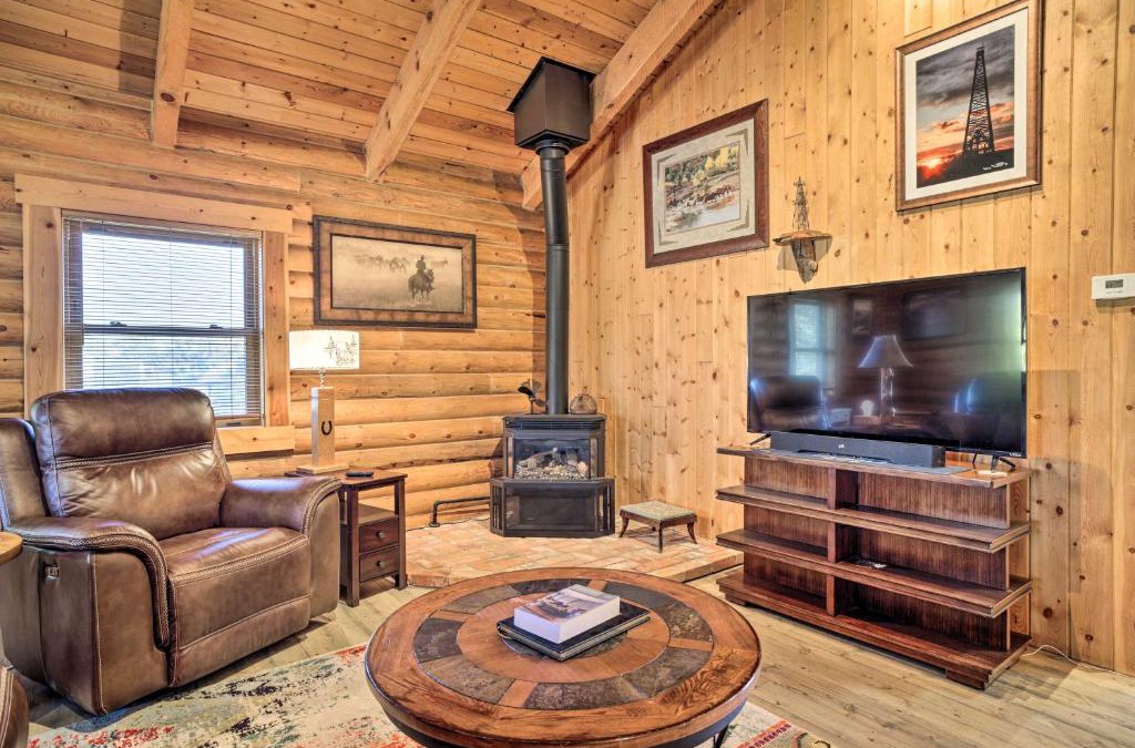 Glendo House | Remote Cabin with Gas Stove Less Than 7 Mi to Town!
