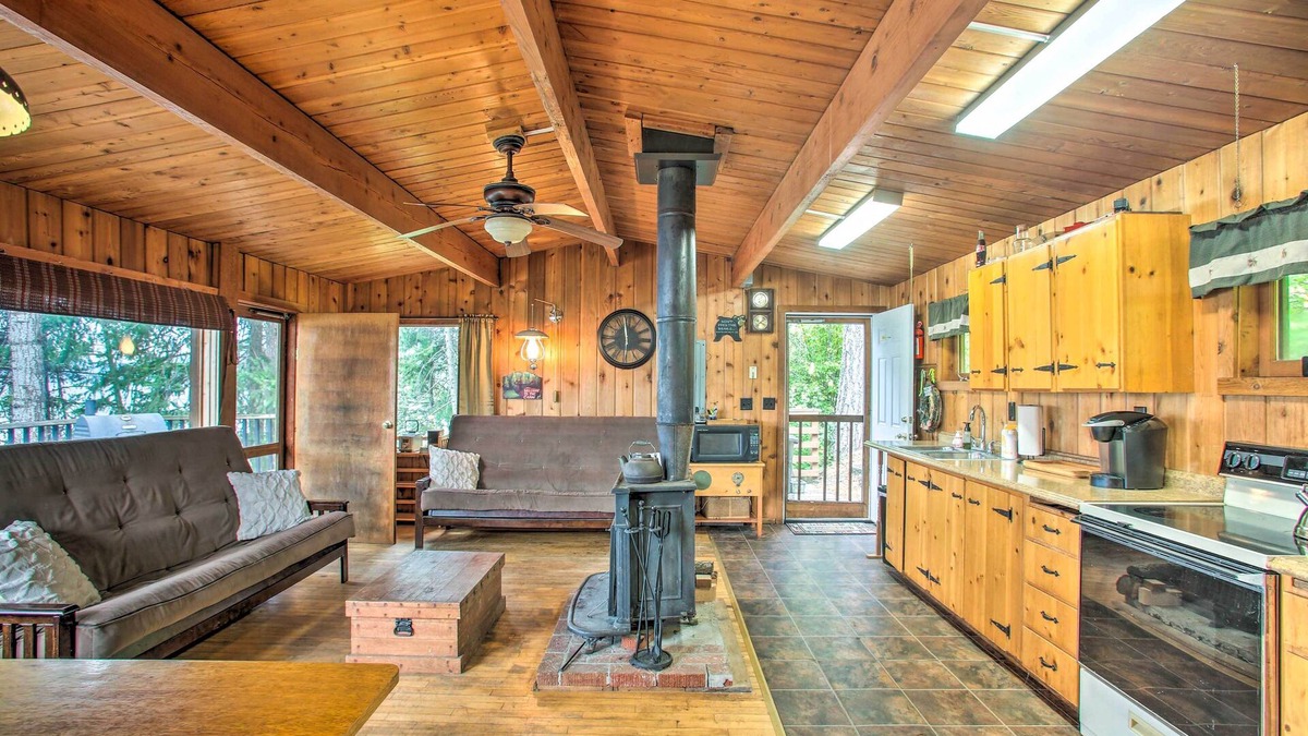 Worley Cabin | Remote Escape: Serene Lakeside Cabin w/Beach