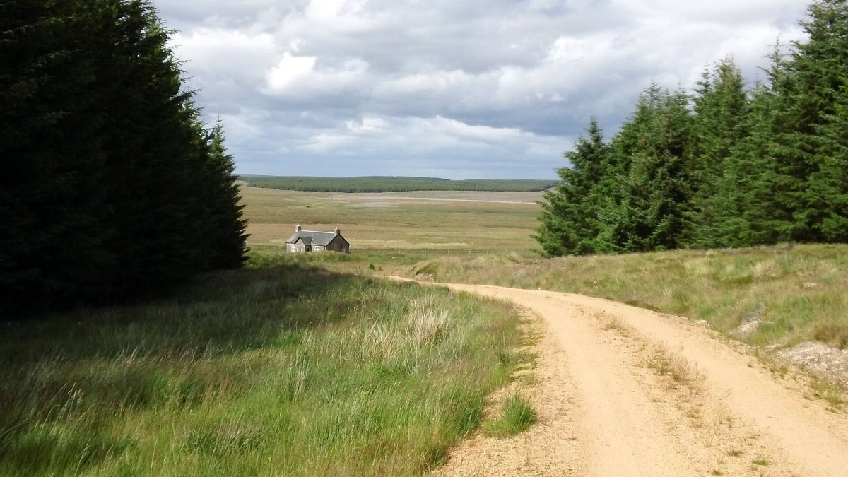 Halkirk Cottage | Remote pet friendly wilderness in Caithness - Free Fishing