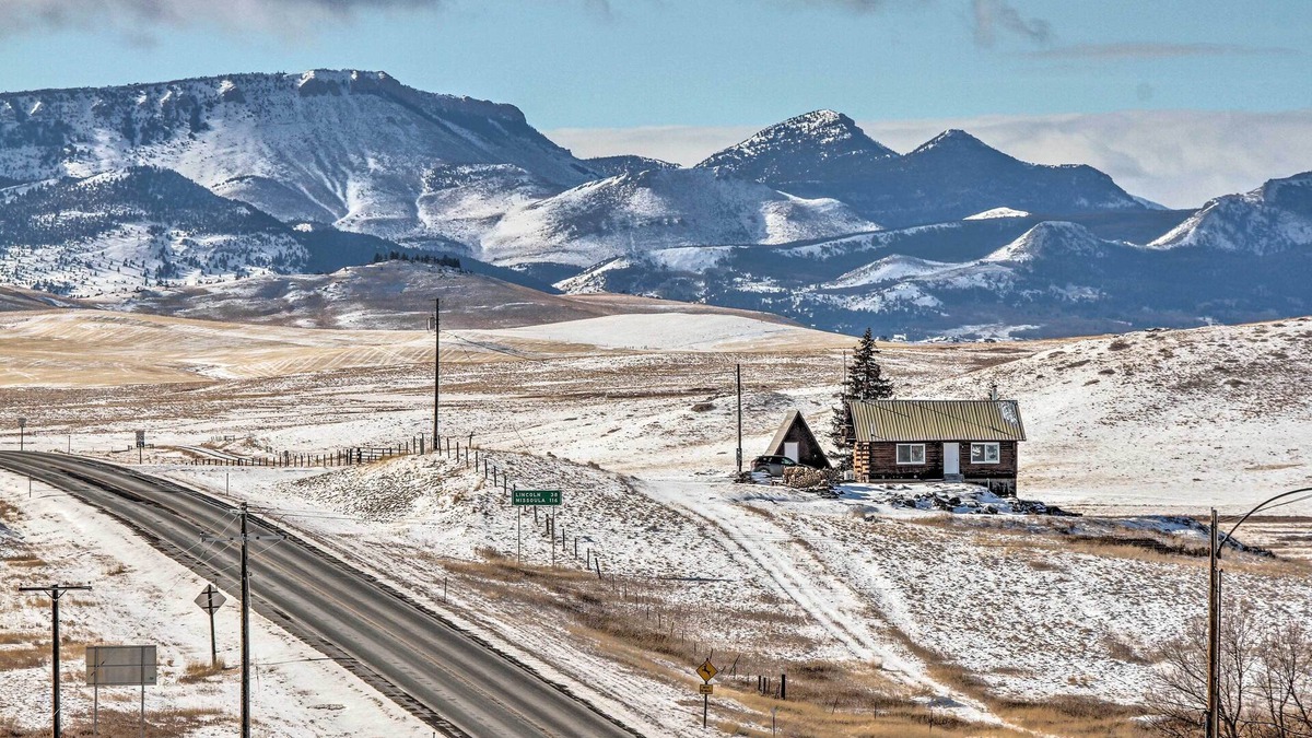 Wolf Creek Cabin | Remote Wolf Creek Cabin - Wide Open Spaces!