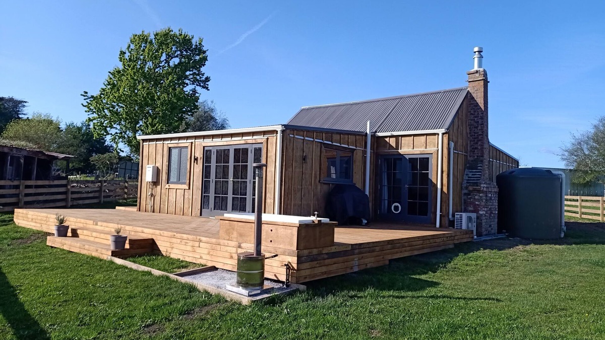 Wanganui District Cottage | Renagour Cottage - Rural charm with outdoor hot tub!