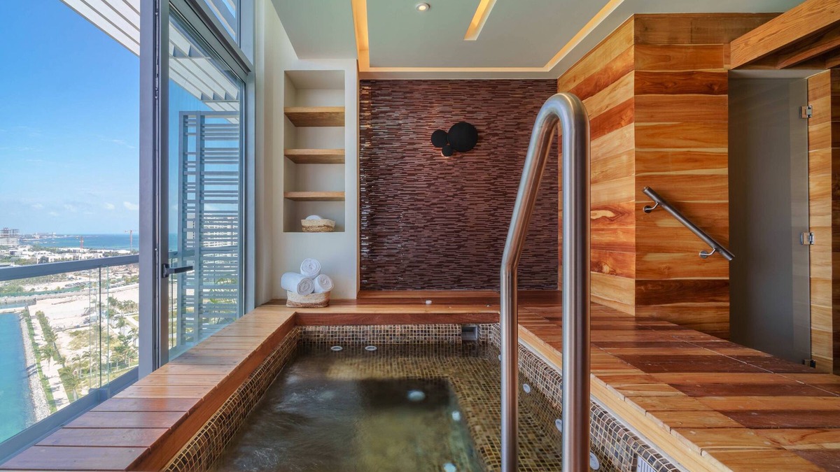 Zona Hotelera Hotel | Renaissance Cancun Resort & Marina