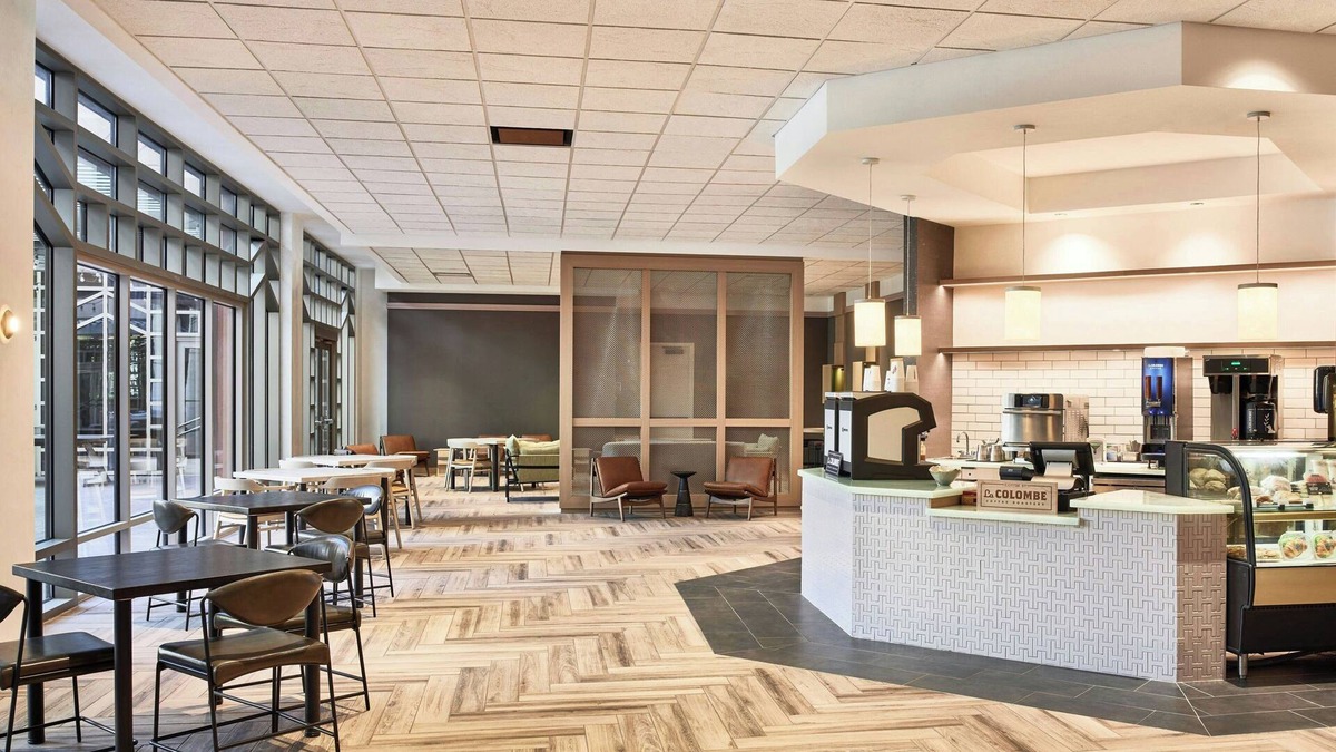 Glendale Sports and Entertainment District Hotel | Renaissance® Phoenix Glendale Hotel & Conference Center