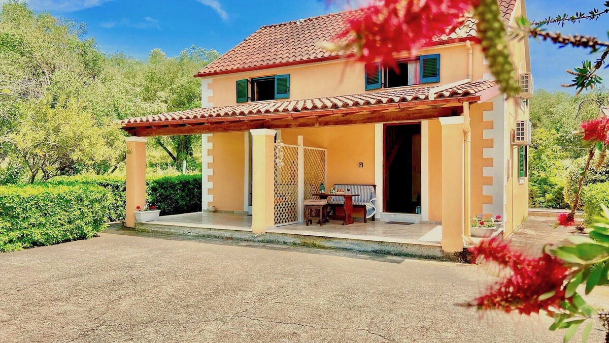 Roda Apartment | Renas Maisonette 1 near Roda