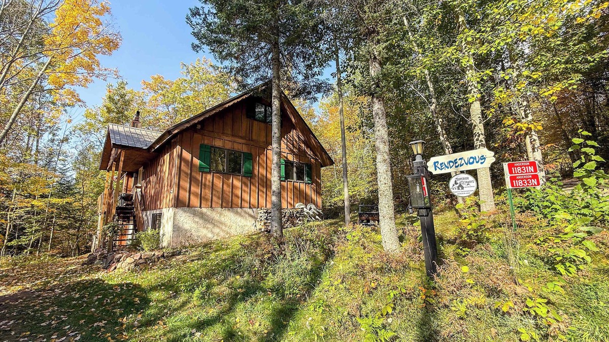 Upson Cabin | Rendezvous Cabin ~ A/C & Ensuite Sauna & More!