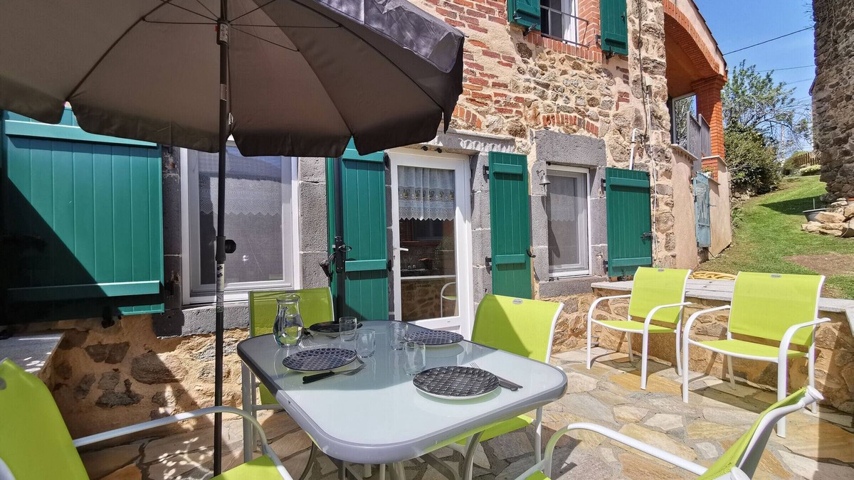 Saint-Just-pres-Brioude Cottage | Renovated cottage in St Just, private terrace, hiking, near Puy en Velay