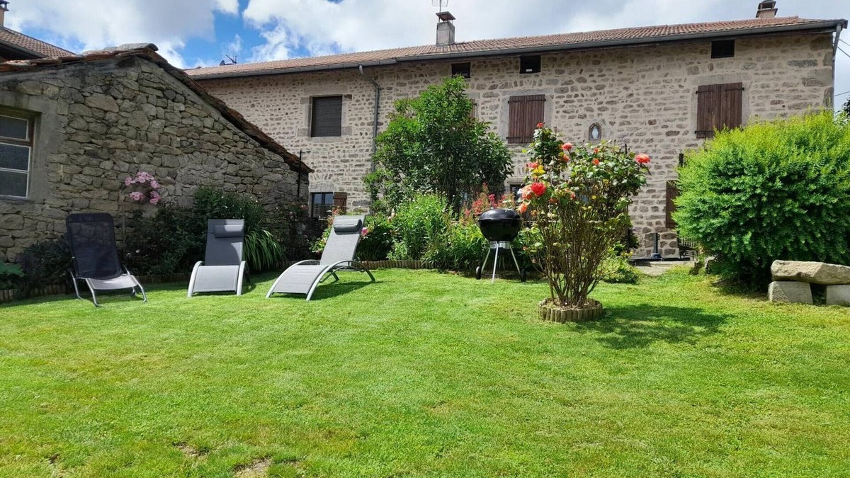 Chalmazel-Jeansagniere Cottage | Renovated farmhouse with garden, authentic charm and comfort