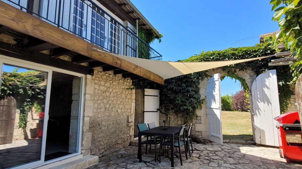 Saint-Martial-Viveyrol Cottage | Renovated Cottage with two bedrooms and shared swimming pool