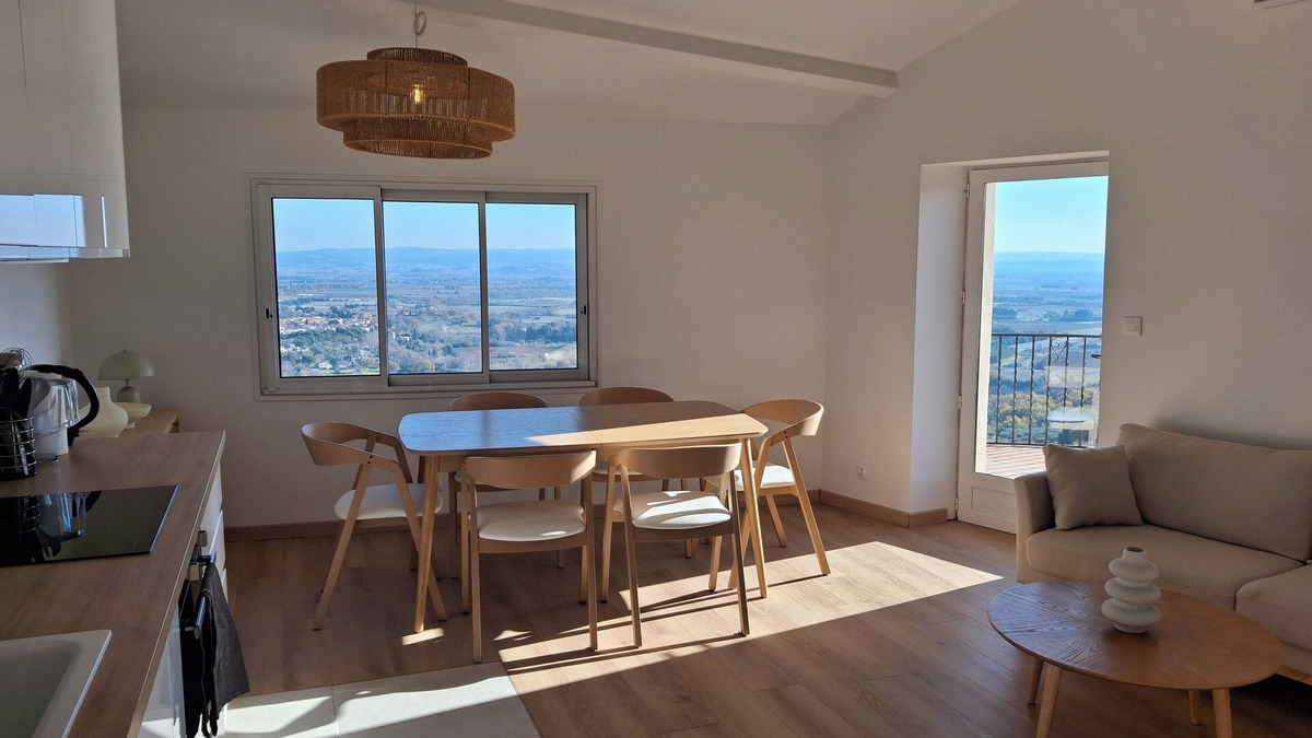 Lacoste Apartment | Renovated 100m2 apartment with panoramic view, 20m2 terrace, sleeps 6