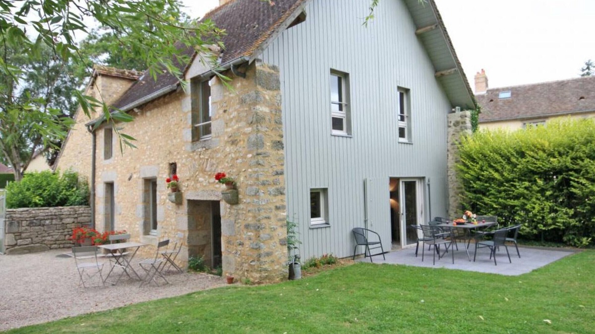 Cerise Cottage | Renovated 17th-Century Barn with Garden, Terrace, and Modern Amenities in Alençon