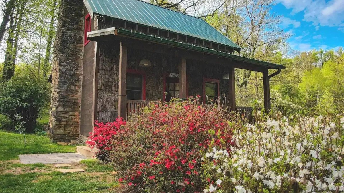 Brevard Cabin | Renovated 1800's Mountain Cabin