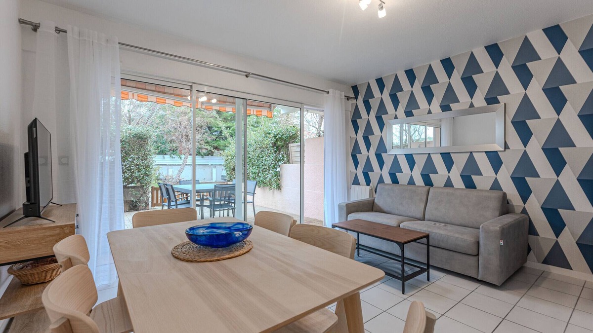 Biscarrosse Plage Apartment | Renovated 2-Bed Apt in Biscarrosse Plage, Sleeps 4, Ocean View Terrace, Pet-Friendly