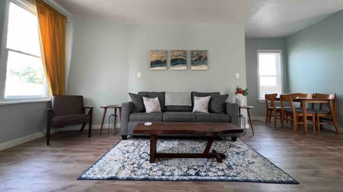 Bay View House | Renovated 2-bed flat w/patio in heart of Bay View