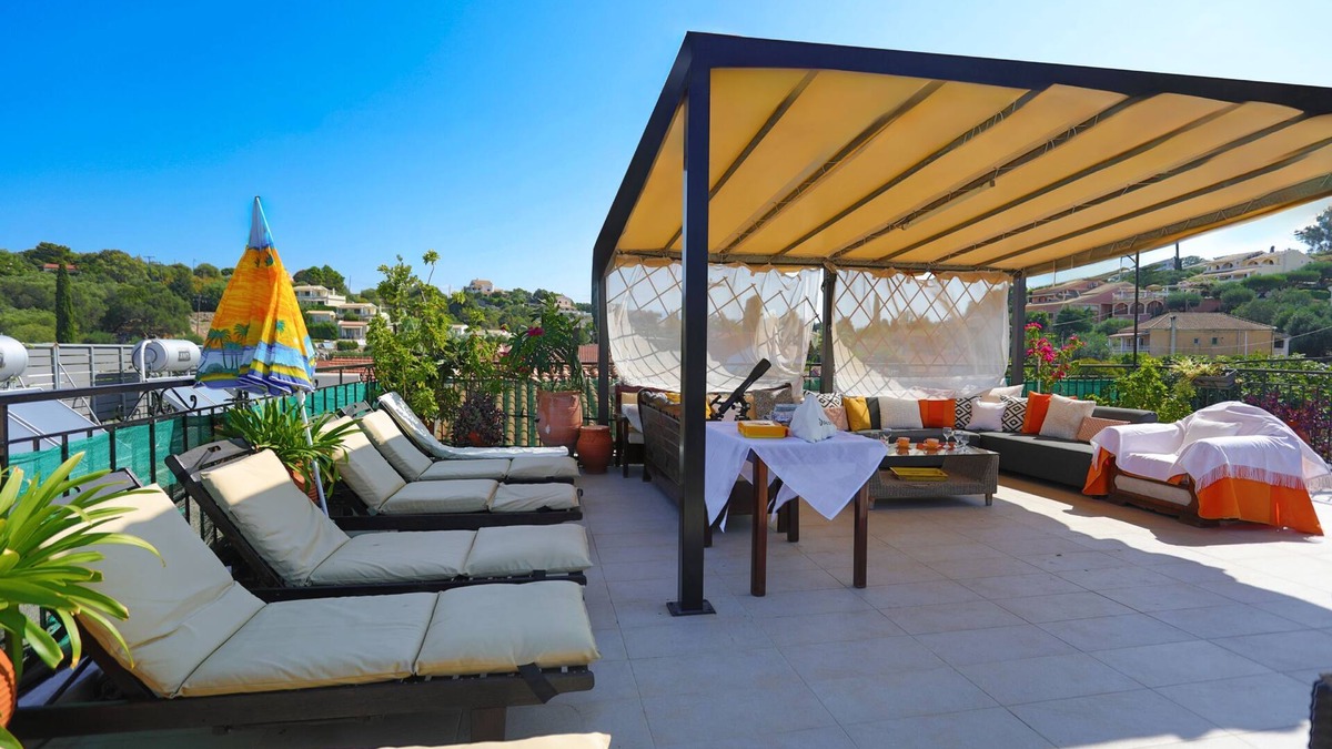 Kassiopi Apartment | Renovated 2-Bed Gem in Kassiopi's Vibrant Tourist Village, WiFi, Terrace