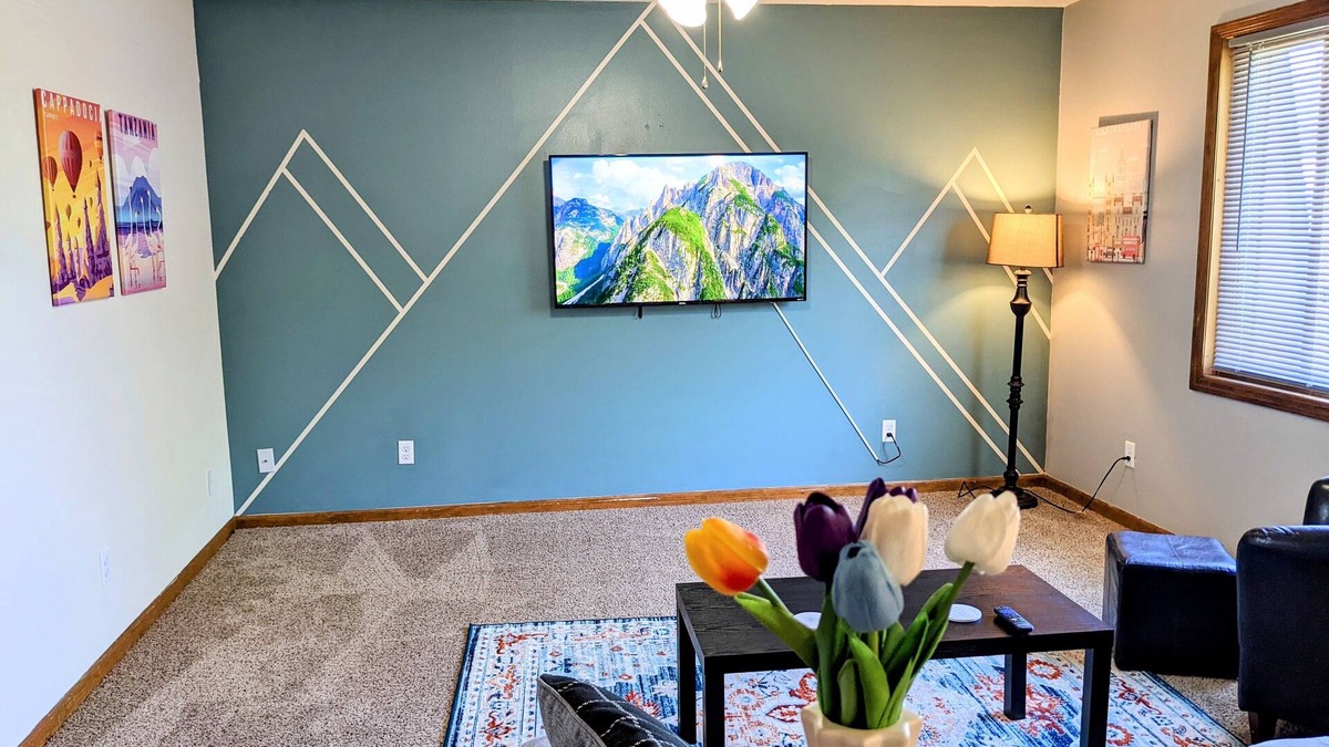 Pottawattamie County Apartment | Renovated 2-bed apt, right next to downtown Omaha