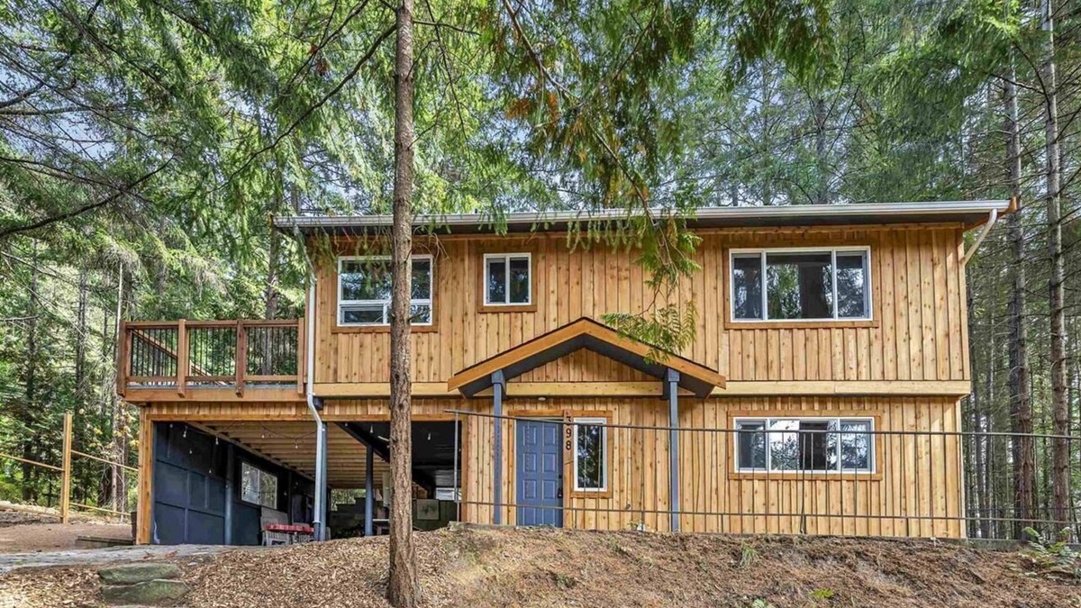 Mayne Island Cottage | Renovated 2 bedroom Gulf Island Getaway on Mayne Island for monthly stays