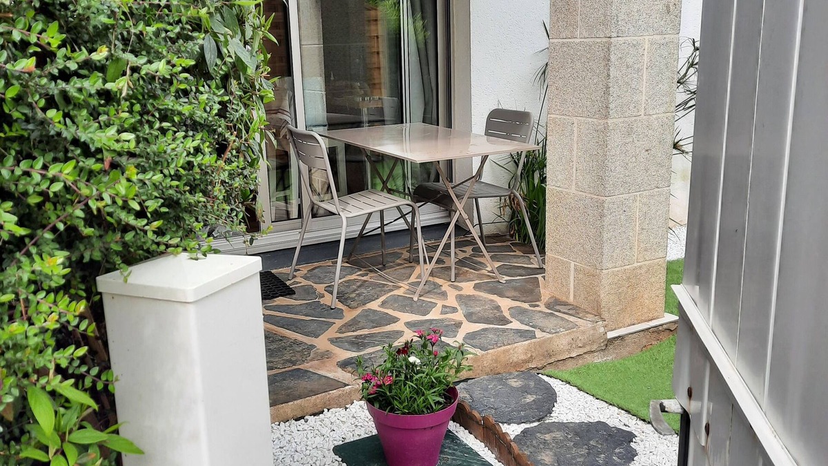 Benodet Apartment | Renovated 2* studio with small bedroom, quiet location, small garden on the Breton Riviera