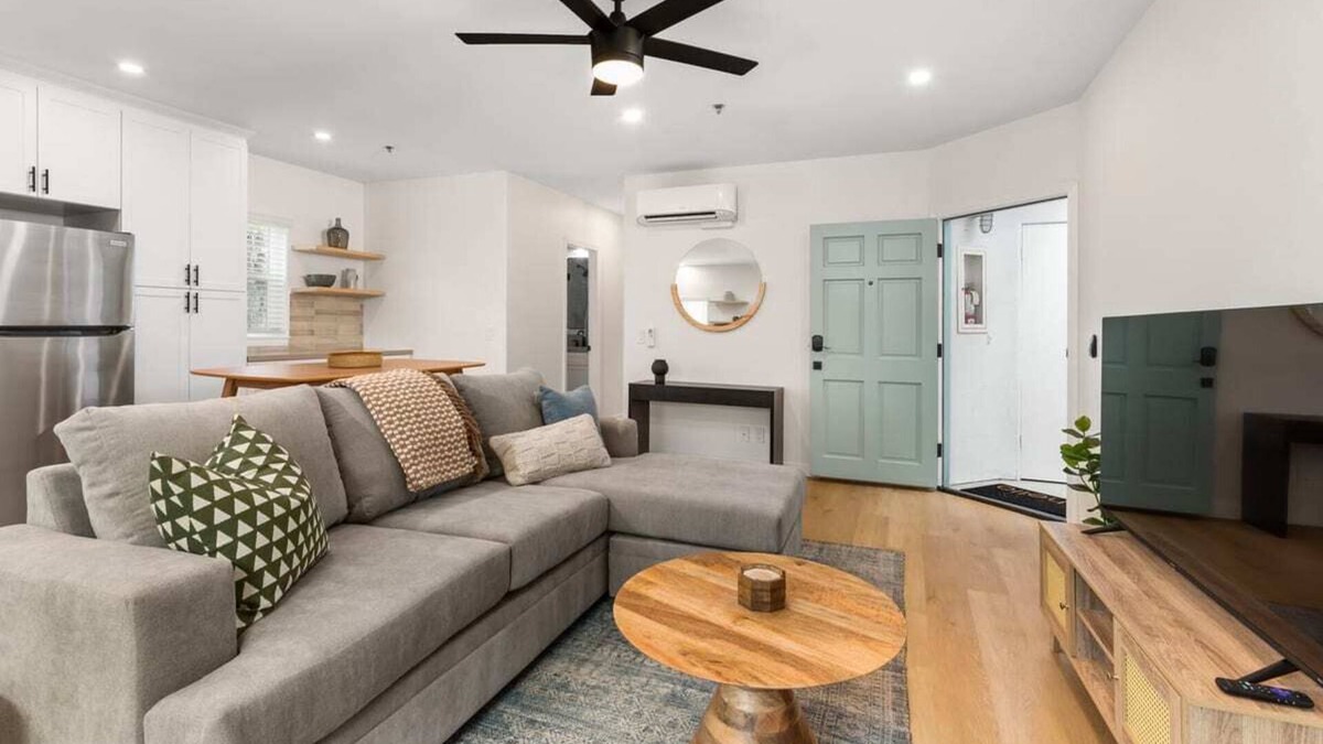 Olde Solana Beach Apartment | Renovated, 2bd High End Peak-a-Boo Oceanview!