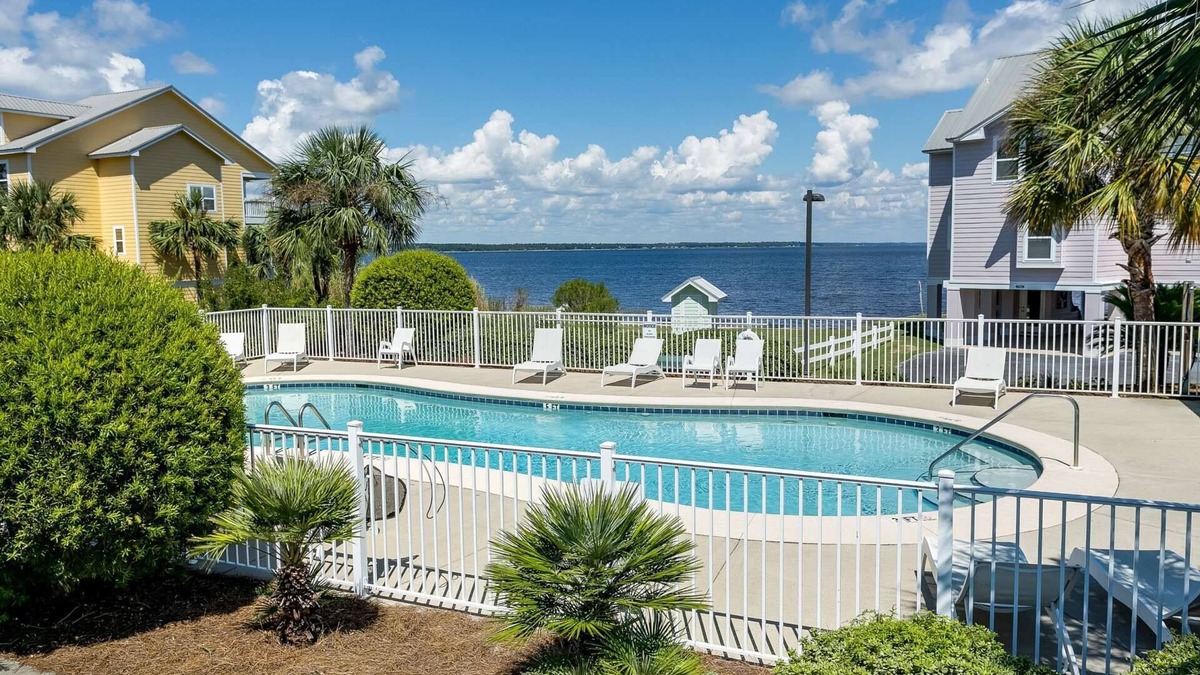 Innerarity Townhomes House | Renovated 2BR Townhome w/Balconies & Views of Perdido Bay | Kayaks & Golf Included | Community Pool