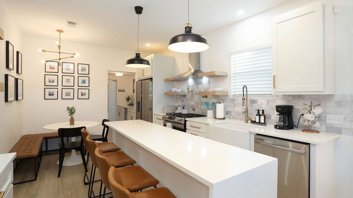 Westfort House | Renovated 4BR & 3Bath Sleeps 11, Hot Tub, Mini Golf, 0.5 mi to Pearl