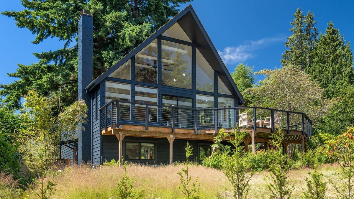 South Colby House | Renovated A-frame with water view