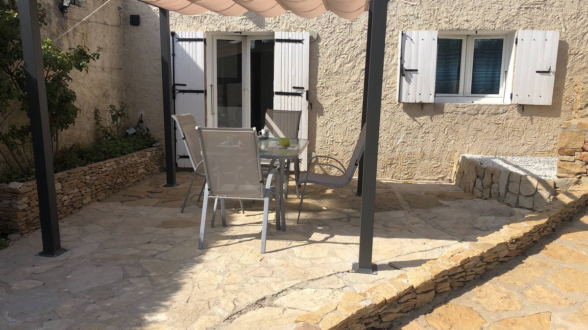 Carnoux-en-Provence Apartment | Renovated apartment with south-facing terrace in a quiet location near the beaches and Calanques of Cassis