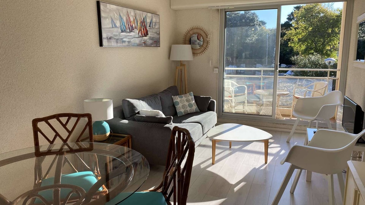 Le Moulleau Apartment | renovated apartment with terrace center Moulleau
