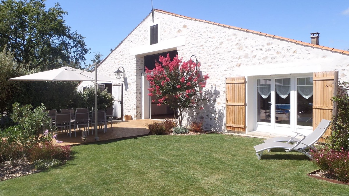 Saint-Mathurin Cottage | Renovated barn, 85150 Saint-Mathurin, Vendee, Pays de la Loire, quiet guaranteed