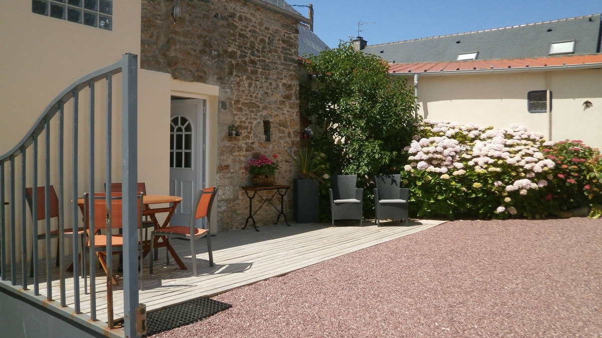 Surtainville House | Renovated barn in quiet village 1 km from town and shops