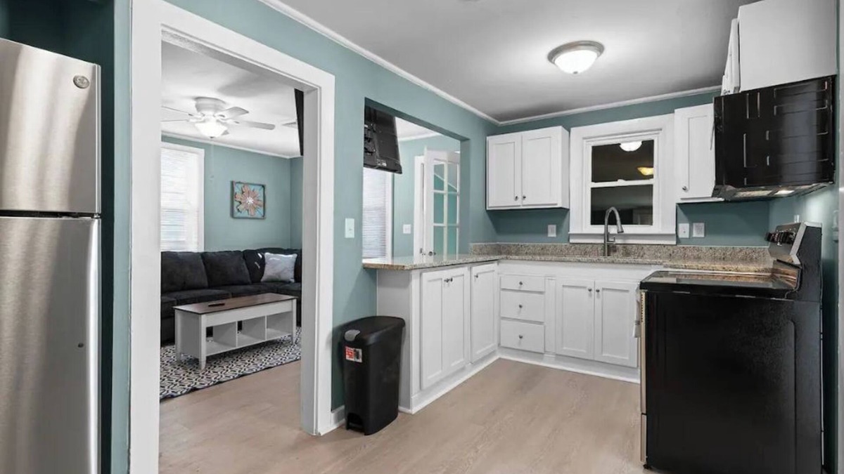 Fox Hill - Grandview House | Renovated-Beach Bungalow-Walk to Beach