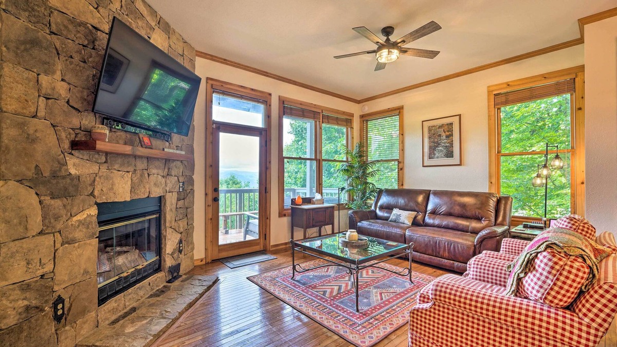 Mountain Air Condo | Renovated Burnsville Condo in Gated Community