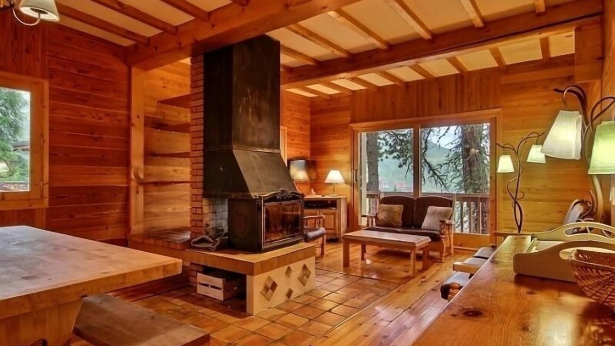 Plagne Centre Ski Chalet | Renovated chalet for 10 with hot tub, fireplace and WiFi at the foot of the slopes