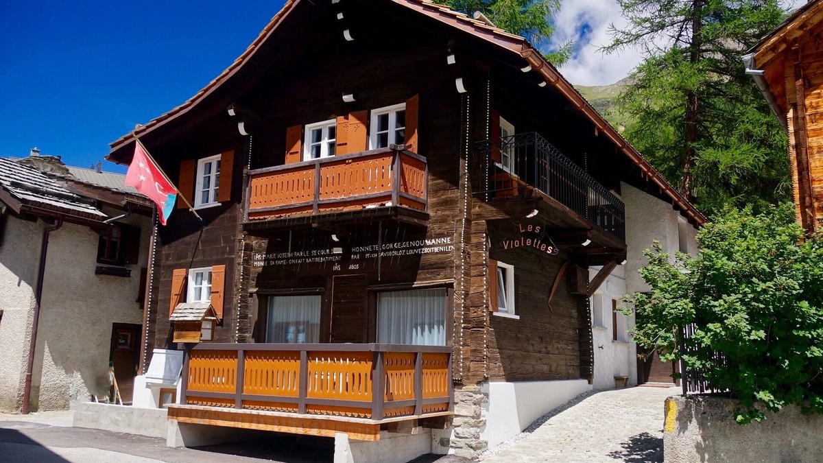 Zinal Ski Chalet | Renovated Classic 1803 Chalet