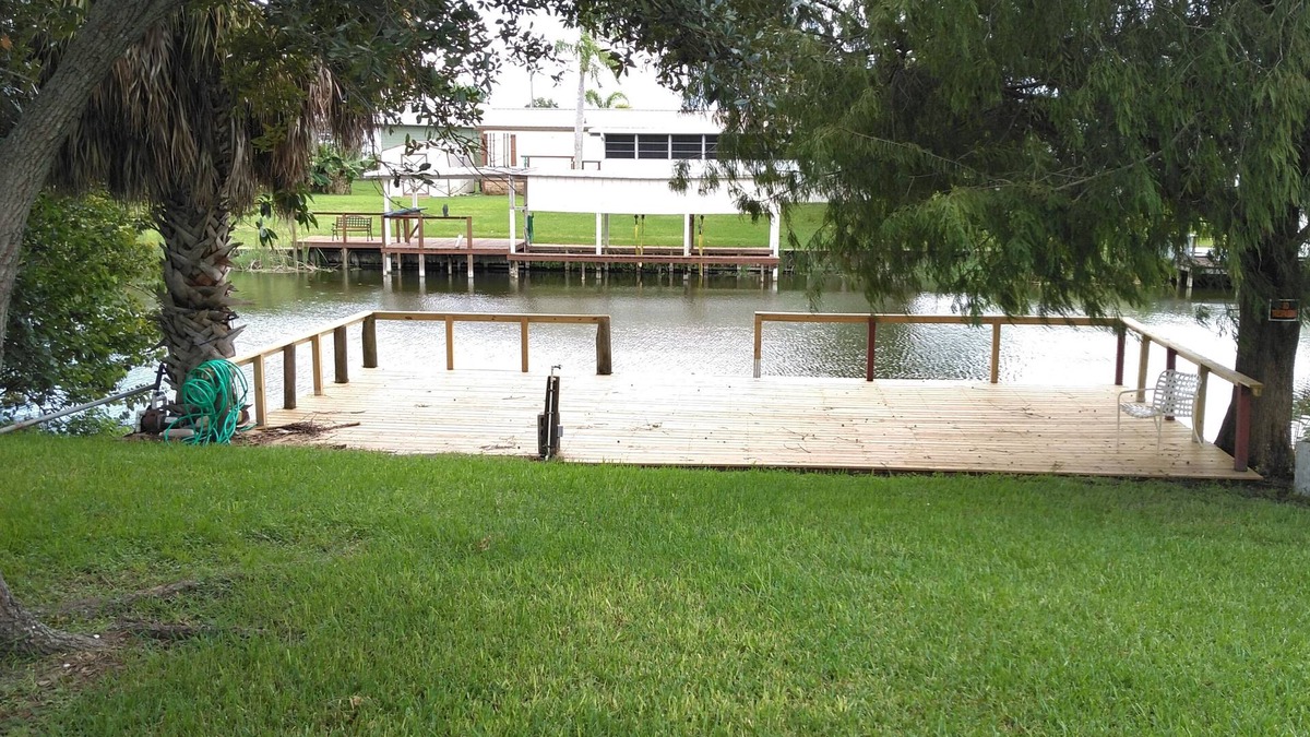 Taylor Creek House | Renovated,clean,comfortable,trailer on canal with Lake Okeechobee access.