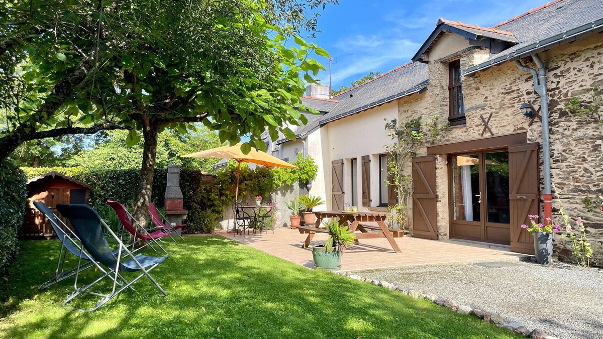 La Chevallerais Cottage | Renovated Cottage with Garden, Game Room, Near Nantes-Brest Canal, Sleeps 9