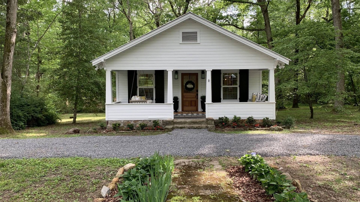 Mentone House | Renovated Cottage - Walk to Downtown Mentone