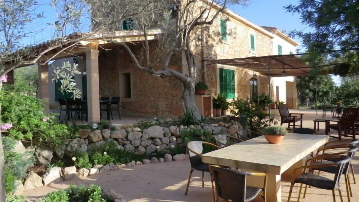 Binissalem House | Renovated country house with child-safe pool and sports field