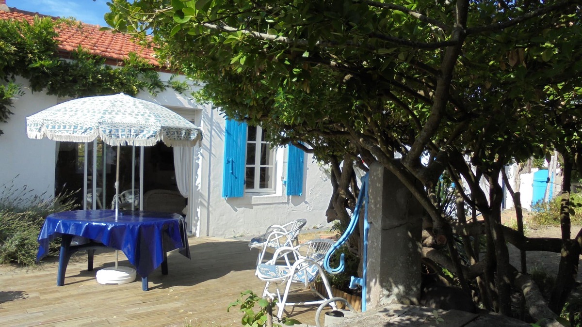 Barbatre House | Renovated country house of about 70 M2 with enclosed garden