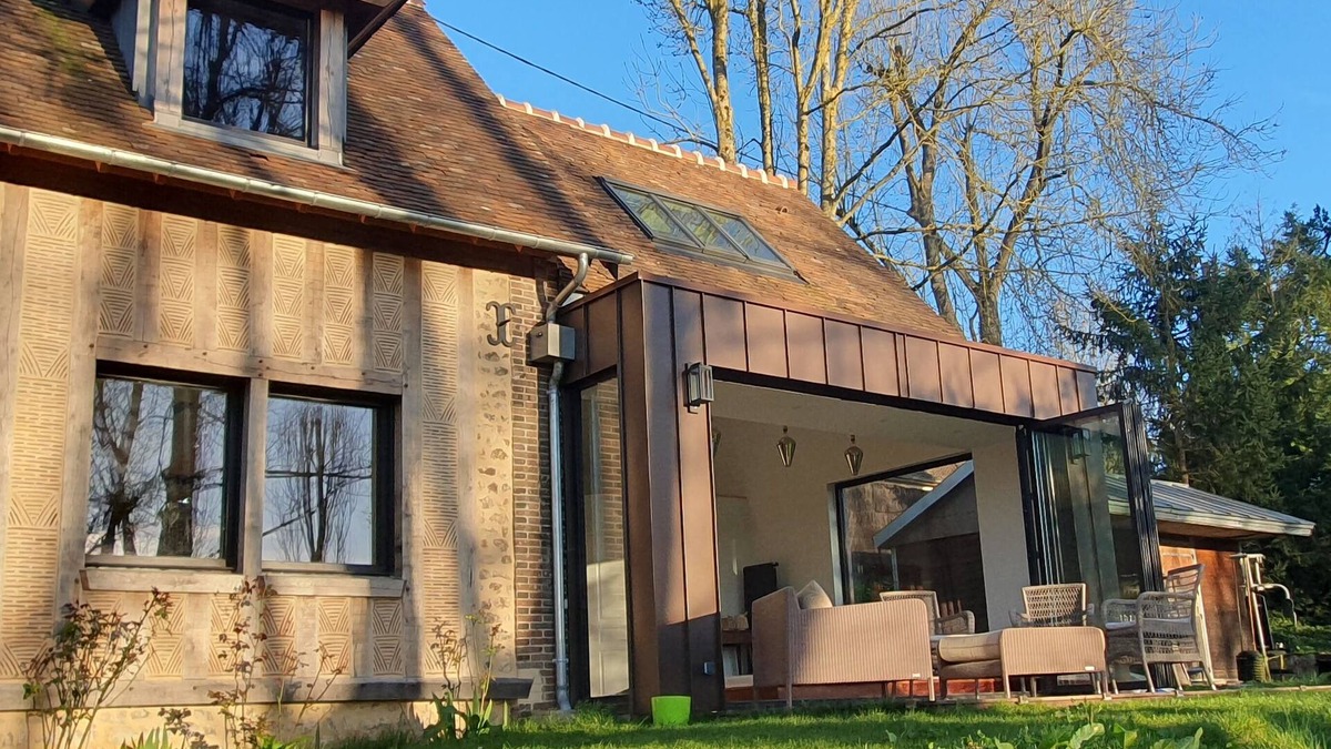 Rugles House | Renovated country house on 6000m² of wooded grounds with spa and sauna.