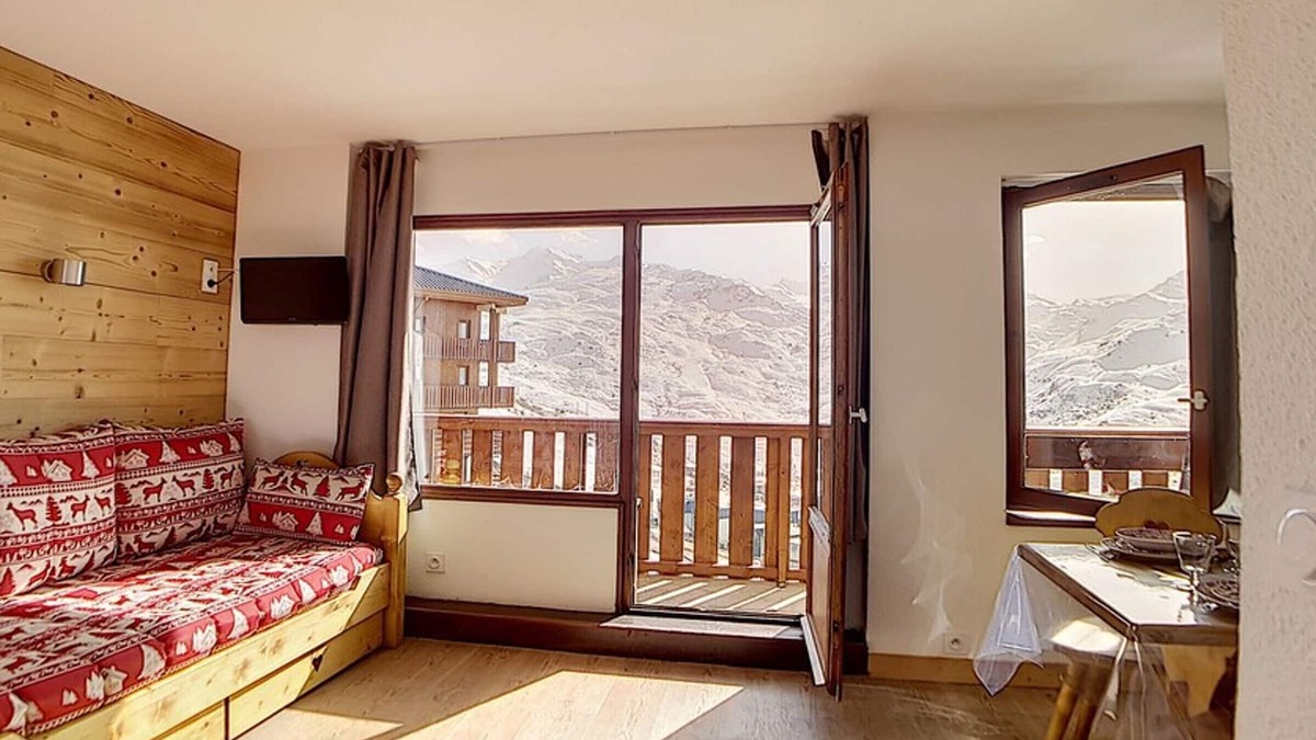 Reberty Apartment | Renovated Duplex Apartment · Near Ski Slopes · South-Facing Balcony