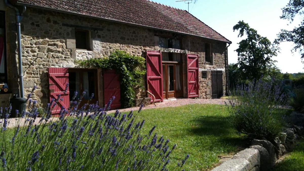 Beaune-d'Allier Cottage | Renovated Farmhouse with Modern Amenities, Sleeps 6, Pet-Friendly, Near Commentry